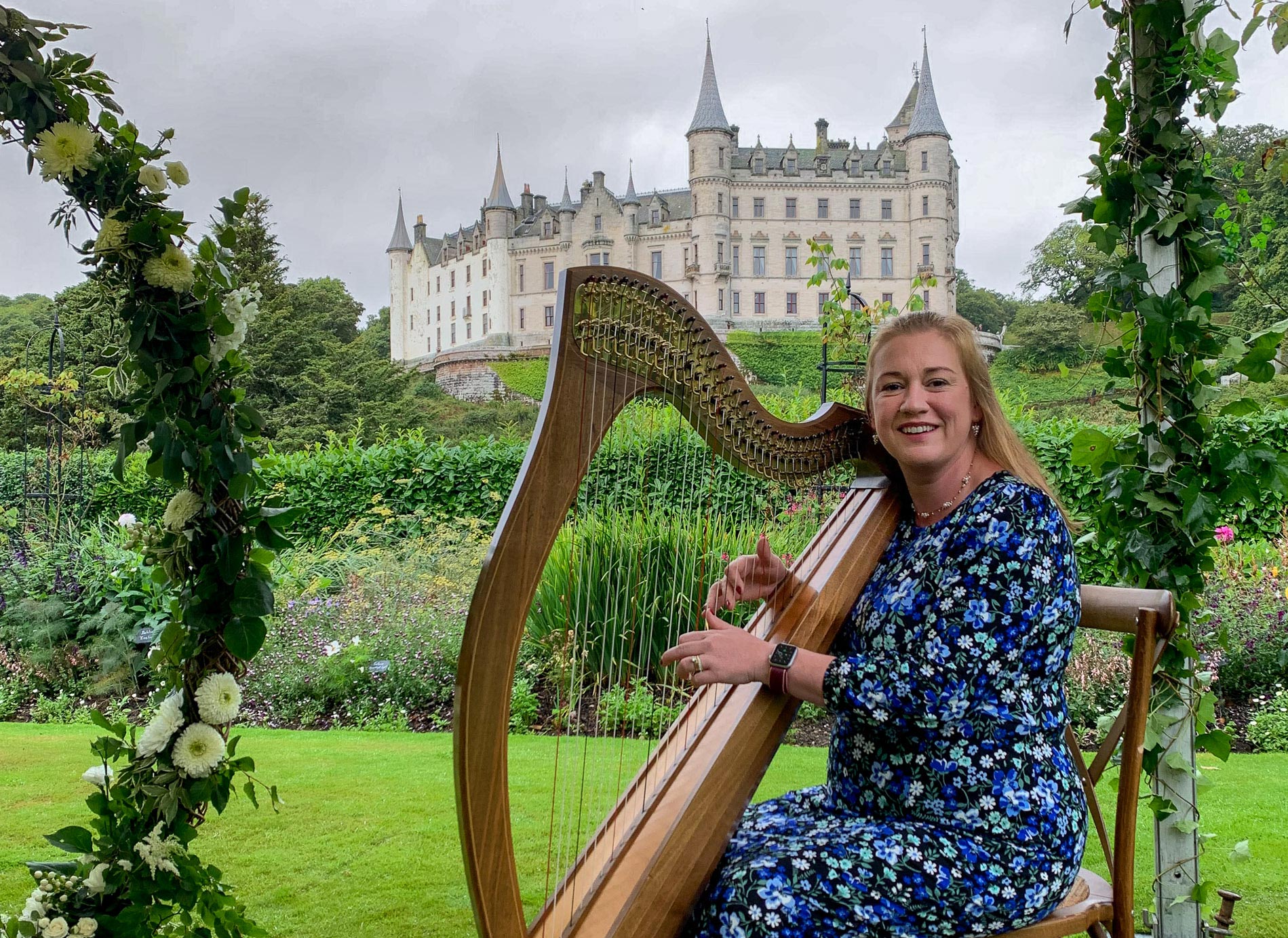 Jennifer Port playing the harp at a Scottish Wedding